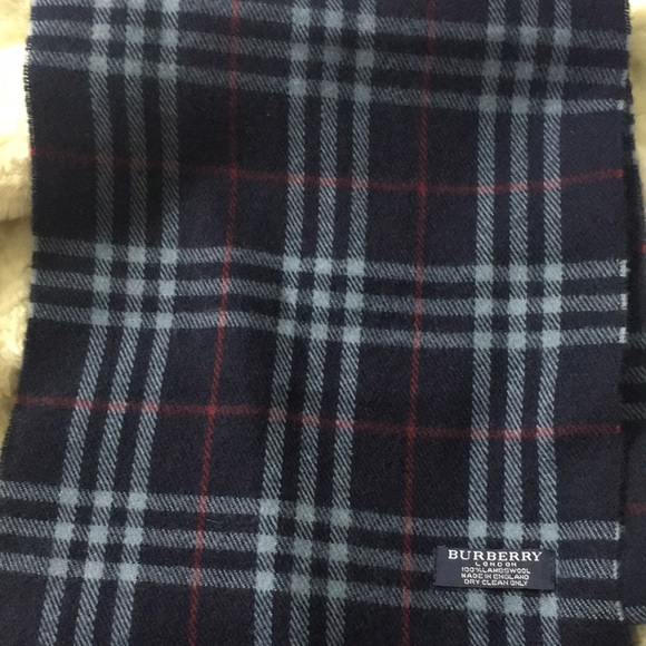SALE 🔥🔥Burberry scarf - Picture 1 of 5